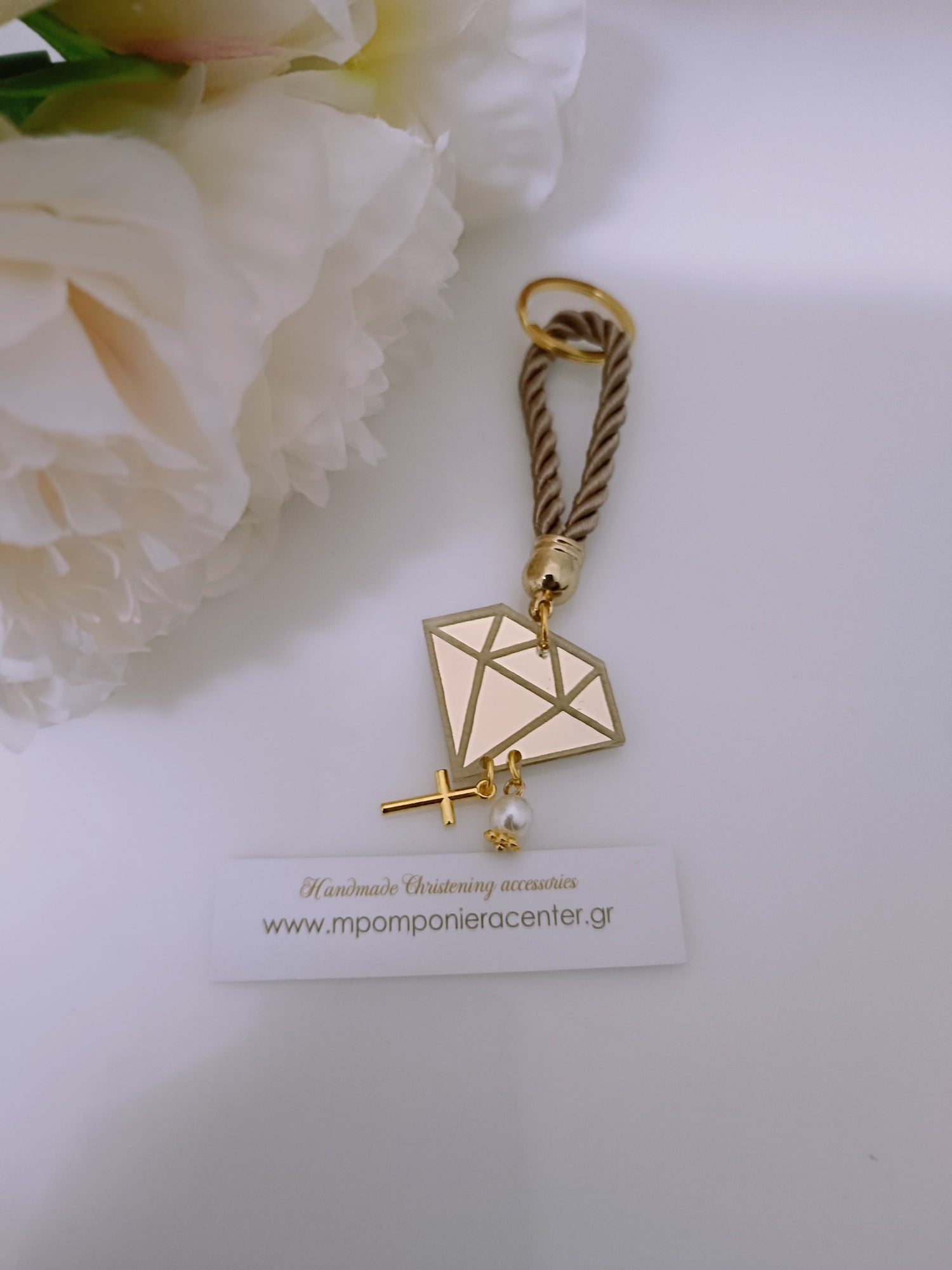 Μαρτυρικό διαμάντι plexiglass μπρελόκ χρυσή με κορδόνι μπέζ και ιδιαίτερο σταυρό σφαίρα