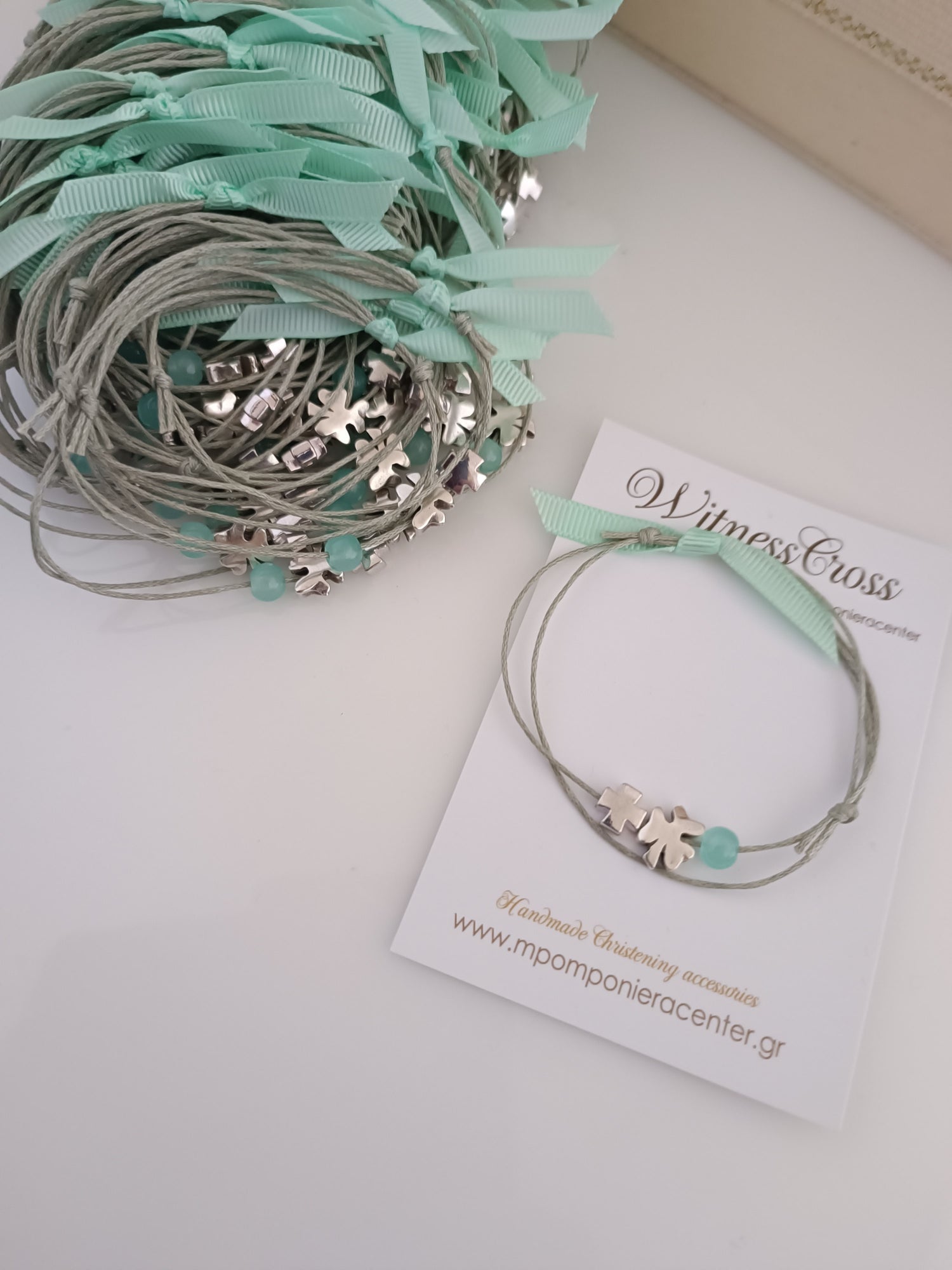 Μαρτυρικό βραχιόλι με τριφύλλι & μεταλλικό σταυρό σε αποχρώσεις του γκρί - βεραμάν