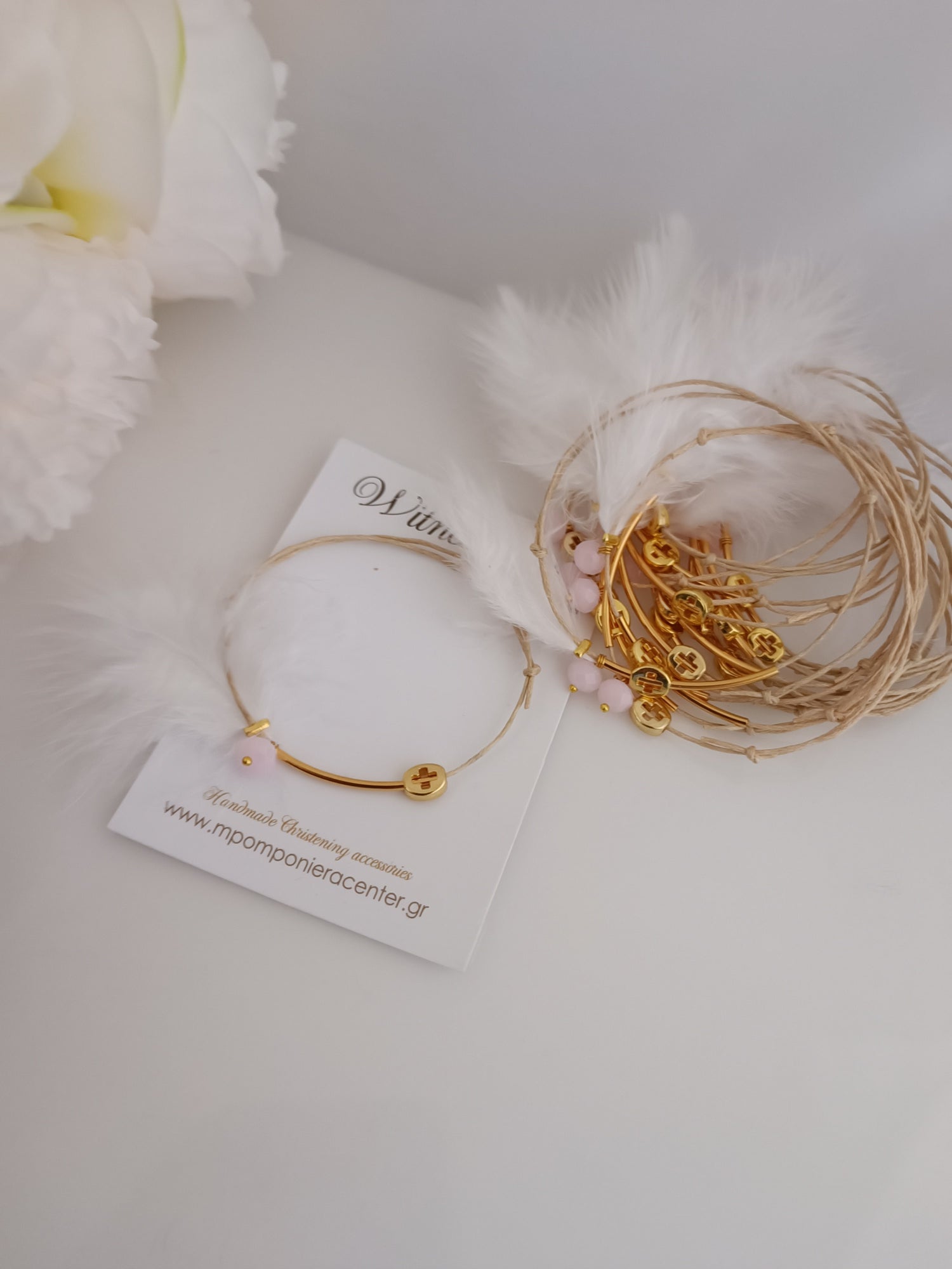 Μαρτυρικό βραχιόλι με ιδιαίτερο σταυρό , πούπουλο, κρεμαστή μπίλια ροζ,  περαστό σταυρό σε χρυσό