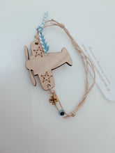 Μαρτυρικό βραχιόλι με ξύλινο αεροπλανάκι , ματάκι και σταυρό μεταλλικό σε σιέλ αποχρώσεις