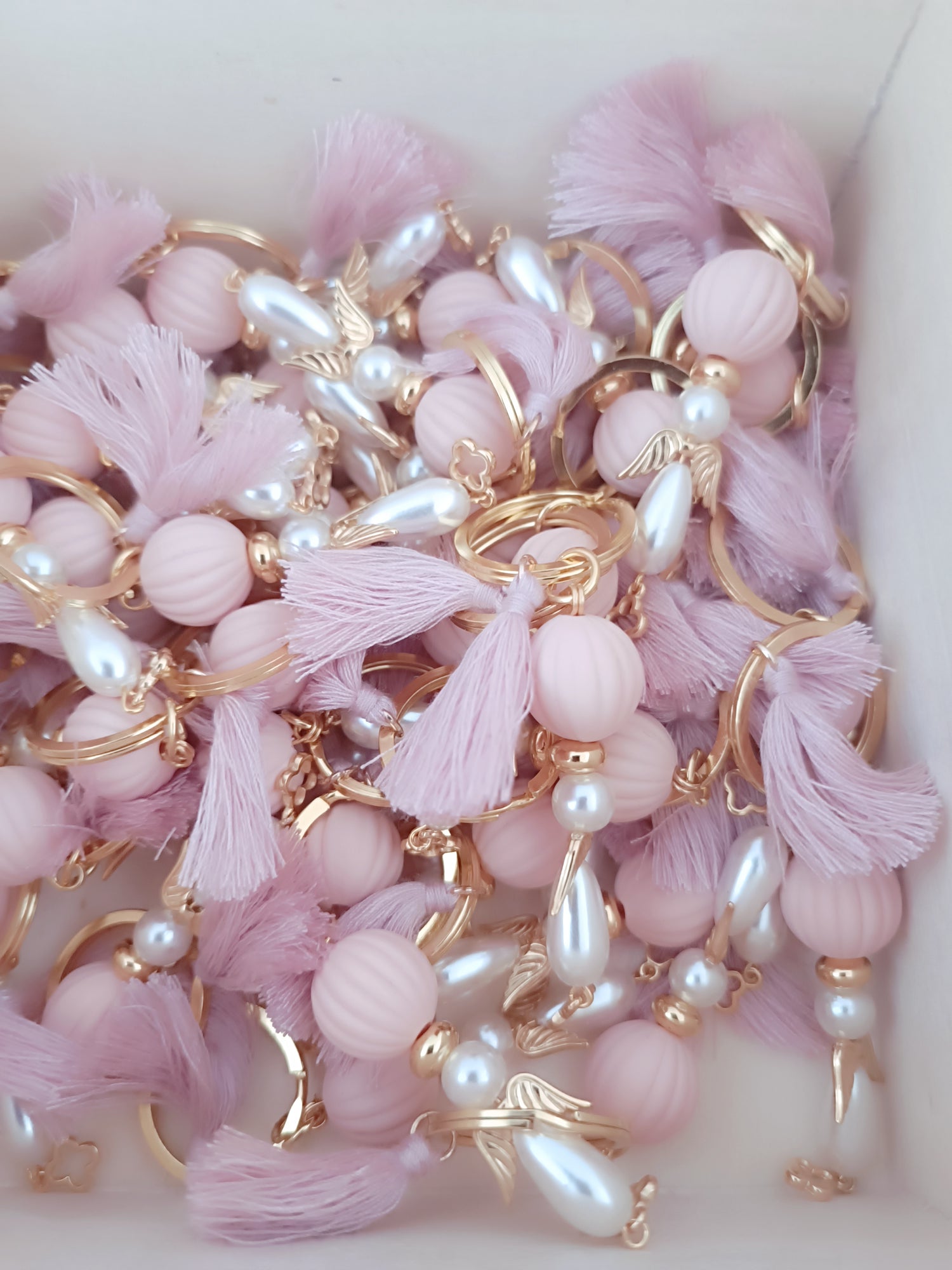 Μαρτυρικό αγγελάκι - με χάντρες πέρλες και φωτοστέφανο, σταυρός στο τελείωμα