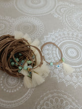 Μαρτυρικό βραχιόλι με ιδιαίτερο σταυρό φίλντισι με μάτι και χάντρα βεραμάν αποχρώσεις και σουετ μπεζ