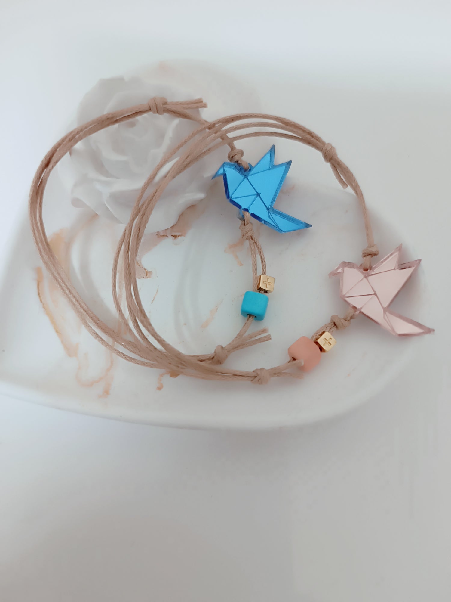 Μαρτυρικό Origami βραχιόλι πουλάκι σε μπλε και σάπιο μήλο -