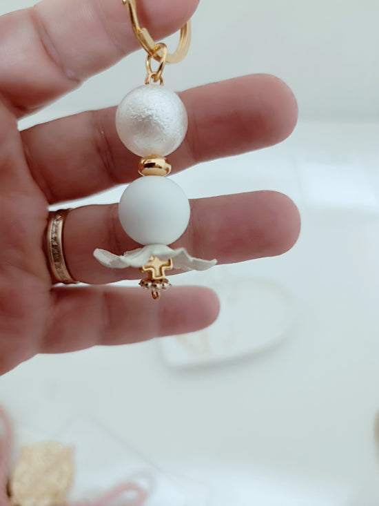 Μαρτυρικό πέταλο λουλουδιού μπρελόκ με ιδιαίτερα στοιχεία και χάντρες