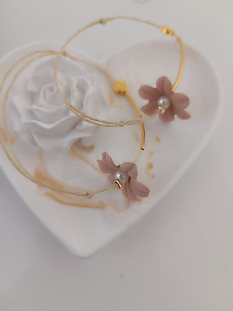 Μαρτυρικό βραχιόλι πέταλο λουλουδιού με ιδιαίτερη βέργα χρυσή