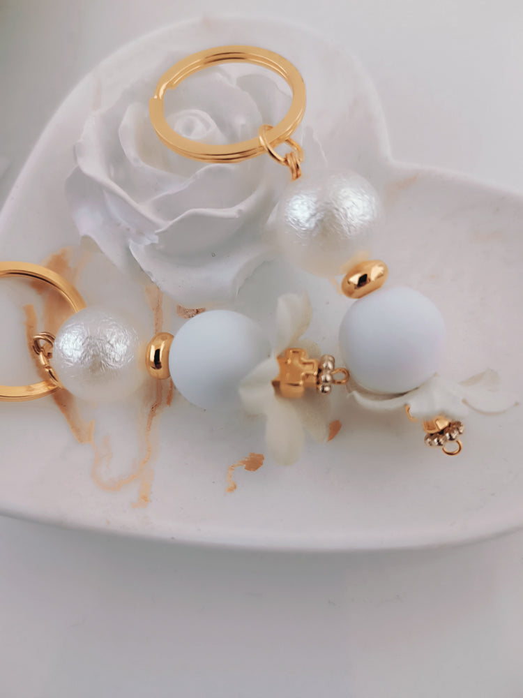 Μαρτυρικό πέταλο λουλουδιού μπρελόκ με ιδιαίτερα στοιχεία και χάντρες