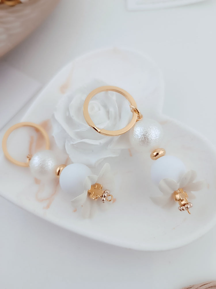 Μαρτυρικό πέταλο λουλουδιού μπρελόκ με ιδιαίτερα στοιχεία και χάντρες