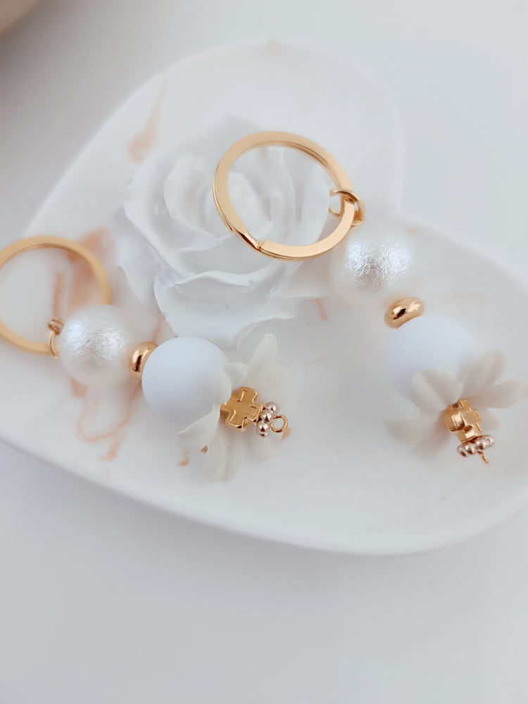 Μαρτυρικό πέταλο λουλουδιού μπρελόκ με ιδιαίτερα στοιχεία και χάντρες