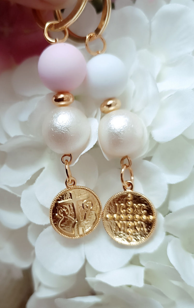 Μαρτυρικό μπρελόκ ΑγιοΚωνσταντινάτο σε χρυσό με σάπιο μήλο χάντρες