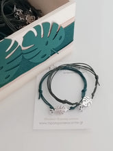 Μαρτυρικό βραχιόλι μονστέρα φύλλο εξωτικό ιδανικό για θέμα ζώα της ζούγκλας με ιδιαίτερο σταυρό