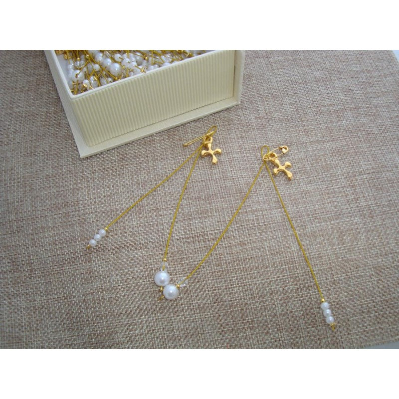 Μαρτυρικό εξαιρετικού σχεδιασμού και ποιότητας με χρυσά στοιχεία και πέρλες.