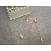 Μαρτυρικό εξαιρετικού σχεδιασμού και ποιότητας με χρυσά στοιχεία και πέρλες.