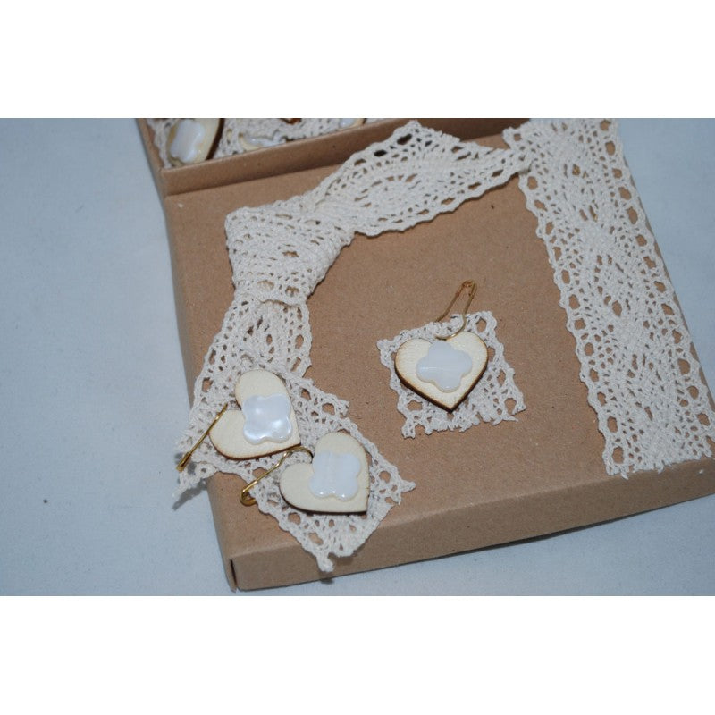 Μαρτυρικό φίλντισι σταυρός με ξύλινη καρδιά & δαντέλα