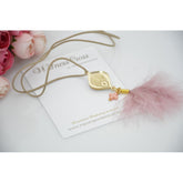 Μαρτυρικό κολιέ με πλέξι γκλάς χαραγμένο με φτερό παγωνιού και πούπουλο σάπιο μήλο