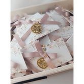 Μαρτυρικό κρεμαστό ΑγιοΚωνστάντινο χρυσό  με κορδέλα και παραμανίτσα μικρή