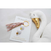 Μαρτυρικό μπρελόκ με λευκές χάντρες και σταυρό χρυσό περαστό , κορδέλες σάπιο μήλο