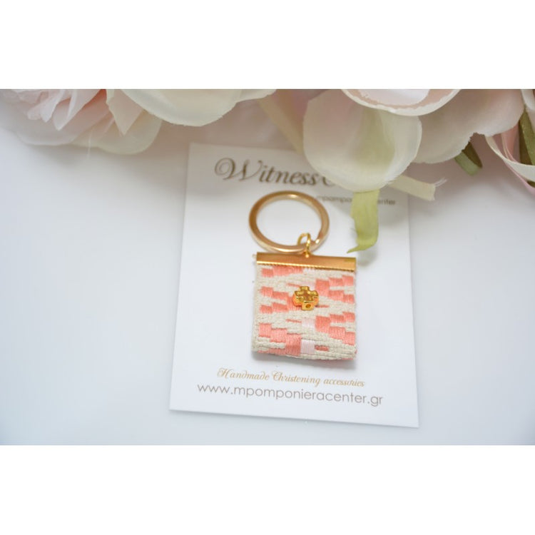 Μαρτυρικό μπρελόκ boho style με ιδιαίτερο σομών - εκρού σχέδιο Vintage και σταυρό