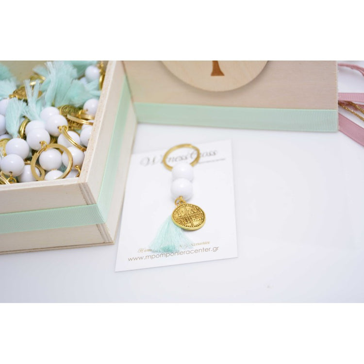 Μαρτυρικό μπρελόκ Κωνσταντινάτο με χάντρες λευκές και φούντα βεραμάν
