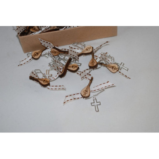 Μαρτυρικό παραμάνα με σταυρό και κρητική παραδοσιακή λύρα