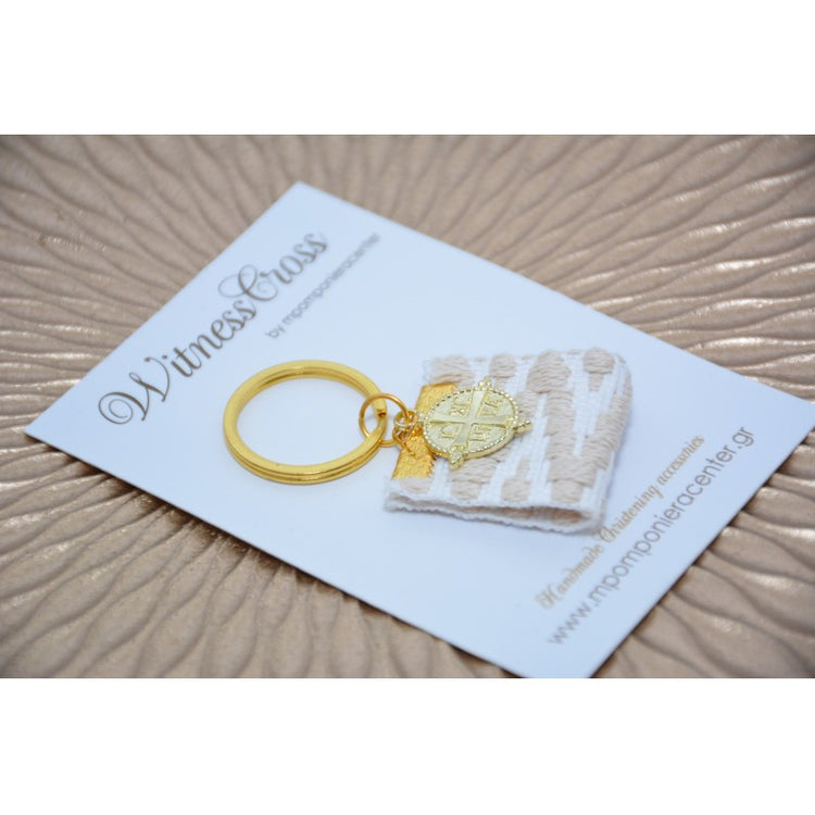 Μαρτυρικό μπρελόκ boho style με ιδιαίτερο λευκό - εκρού σχέδιο Vintage και σταυρό