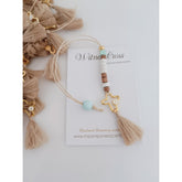 Μαρτυρικό μπεγλέρι σε αποχρώσεις λευκό-μπεζ-βεραμάν με ιδιαίτερο σταυρό και φουντίτσα