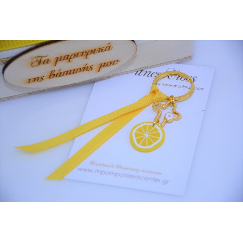 Μαρτυρικό μπρελόκ με λεμόνι , ιδιαίτερα ελκυστικό χρώμα κίτρινο έντονο