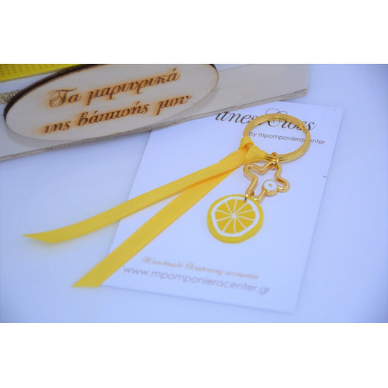 Μαρτυρικό μπρελόκ με λεμόνι , ιδιαίτερα ελκυστικό χρώμα κίτρινο έντονο