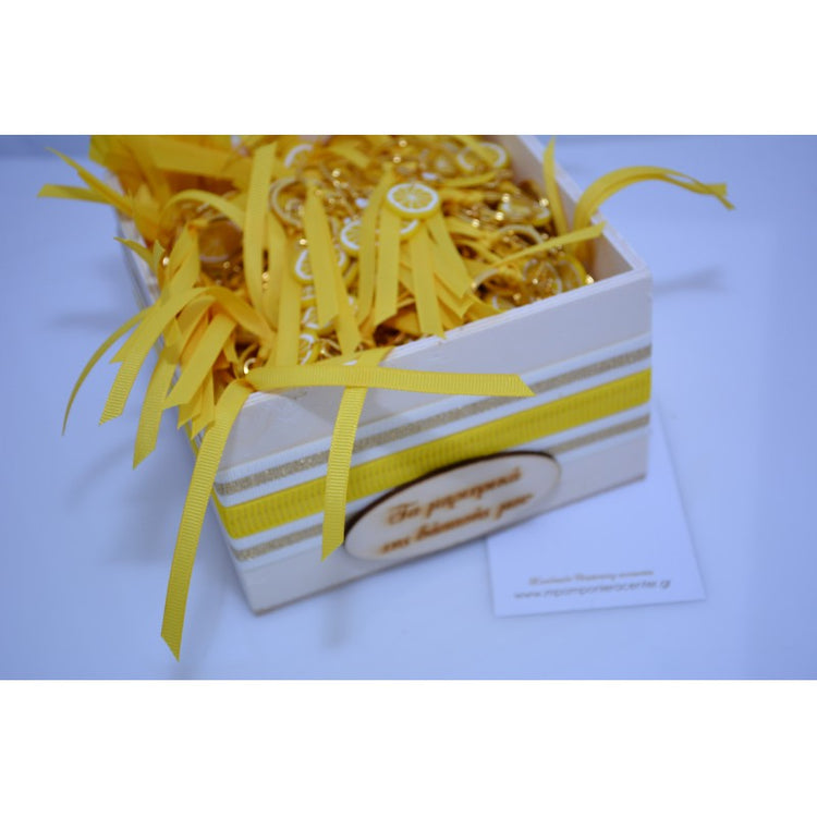 Μαρτυρικό μπρελόκ με λεμόνι , ιδιαίτερα ελκυστικό χρώμα κίτρινο έντονο