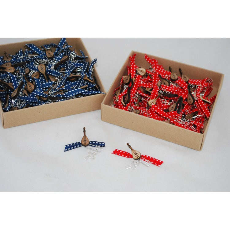 Μαρτυρικό με παραμάνα σε σταυρό και κρητική λύρα