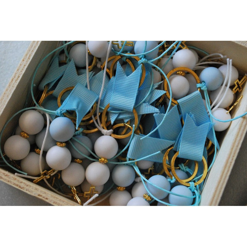 Μαρτυρικό μπρελόκ με λευκές -σιέλ χάντρες και σταυρό χρυσό