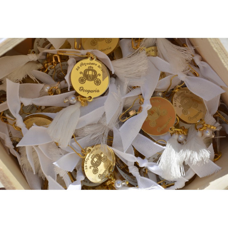 Μαρτυρικό πέτου με θεματικό άμαξα και το όνομα της μικρής , ημερομηνία μυστηρίου (με παραμάνα)