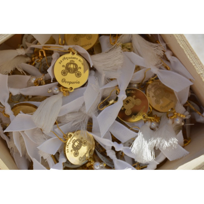 Μαρτυρικό πέτου με θεματικό άμαξα και το όνομα της μικρής , ημερομηνία μυστηρίου (με παραμάνα)