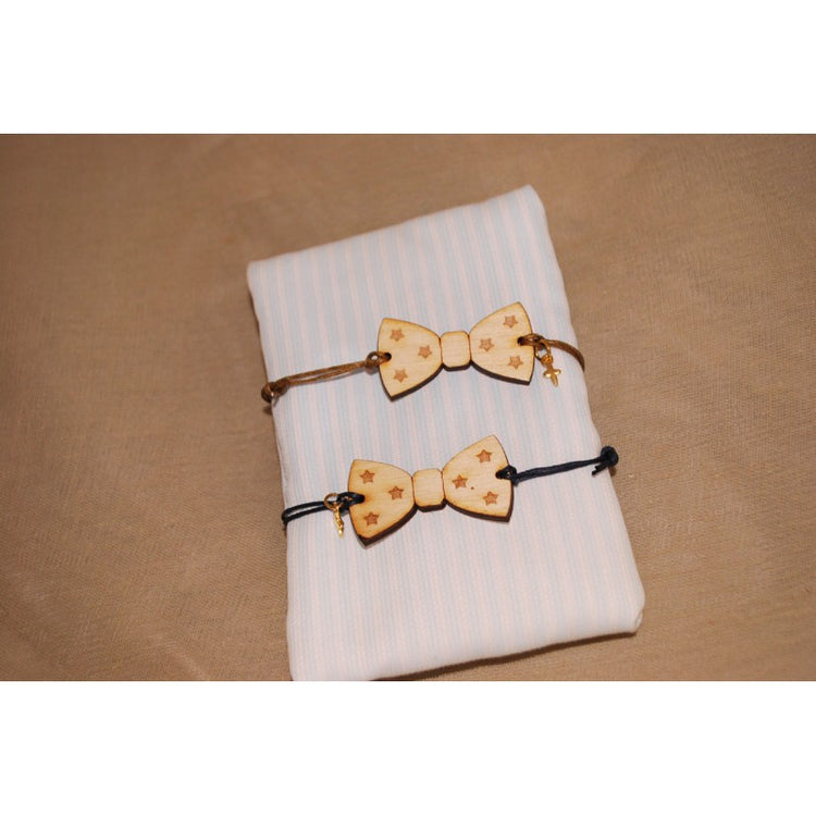 Μαρτυρικό παπιγιόν βραχιόλι ξύλινο με χάραξη αστεράκια με χρυσό σταυρό