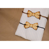 Μαρτυρικό παπιγιόν βραχιόλι ξύλινο με χάραξη πουά με χρυσό σταυρό