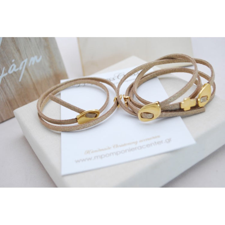 Μαρτυρικό βραχιόλι με ιδιαίτερο σουέτ κορδόνι , περαστό σταυρό και κούμπωμα