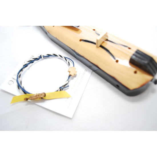 Μαρτυρικό βραχιόλι με ποντιακή λύρα σε δίχρωμο κορδόνι