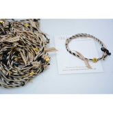 Μαρτυρικό βραχιόλι με μουστάκι σε μαύρο με μεταλλικό σταυρό με μαύρες αποχρώσεις.