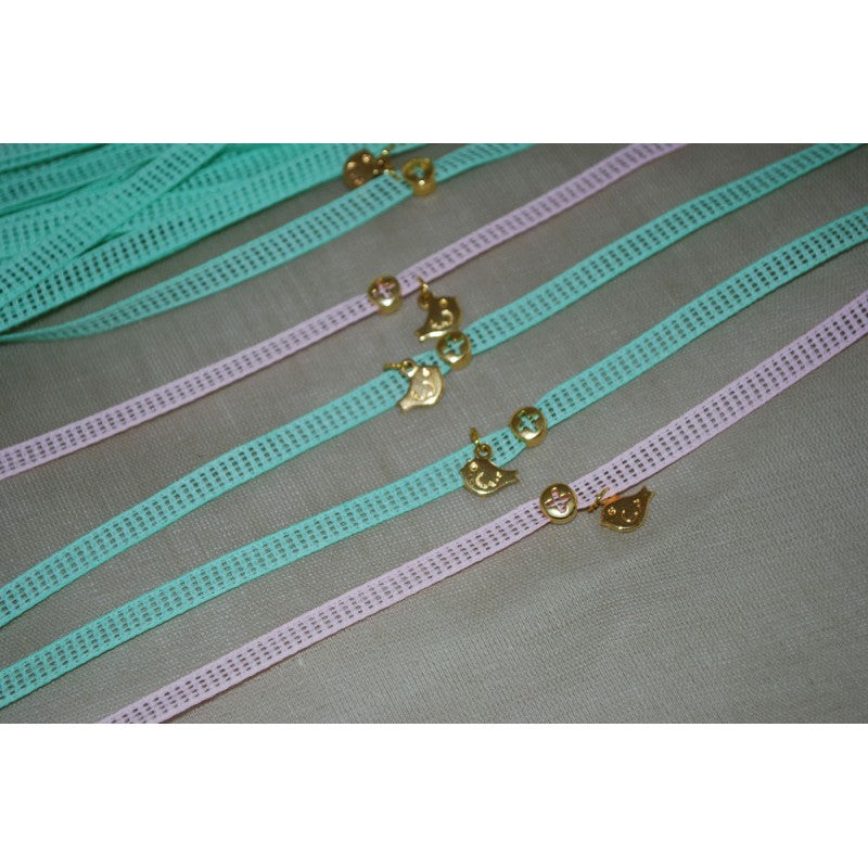 Μαρτυρικό βραχιόλι  με ιδιαίτερο περαστό σταυρό σε χρυσό & πουλάκι