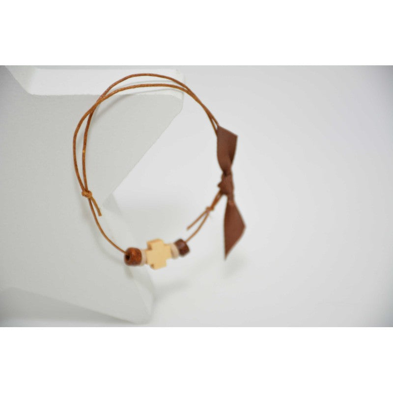Μαρτυρικό βραχιόλι μπεζ  με ξύλινο σταυρό & χάντρες σε καφέ -μπεζ