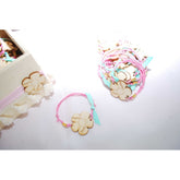 Μαρτυρικό βραχιόλι με ξύλινη μαργαρίτα και χάραξη ονομάτων νεοφώτιστου