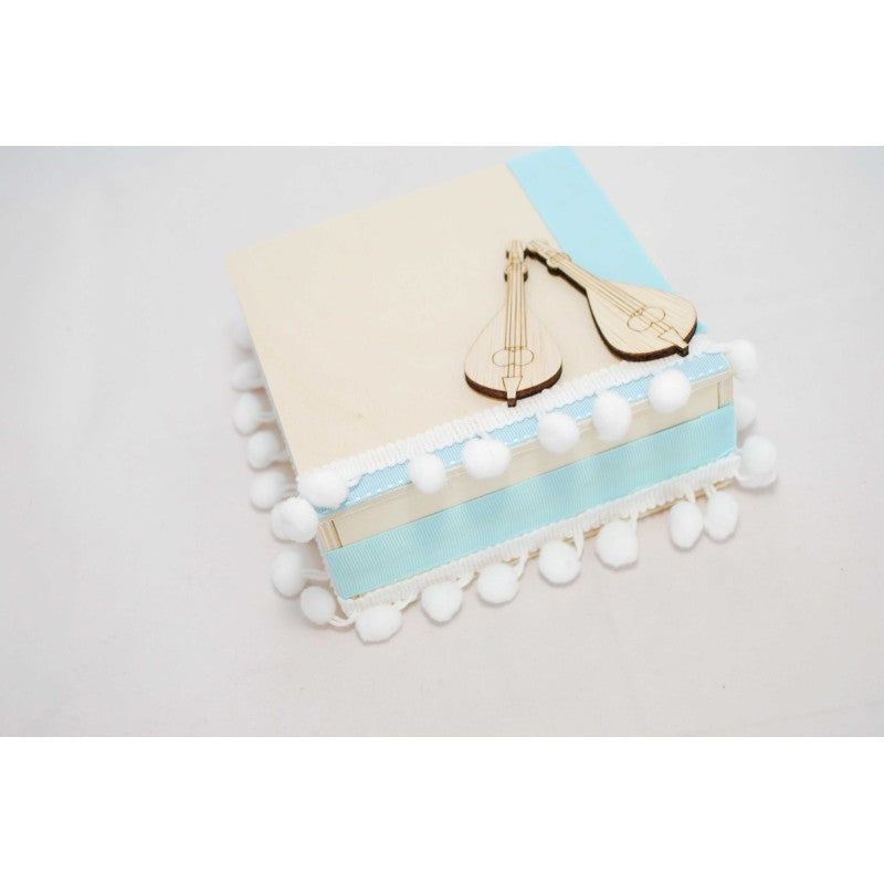 Μαρτυρικό βραχιόλι με κρητική λύρα σε σιέλ-μπεζ αποχρώσεις