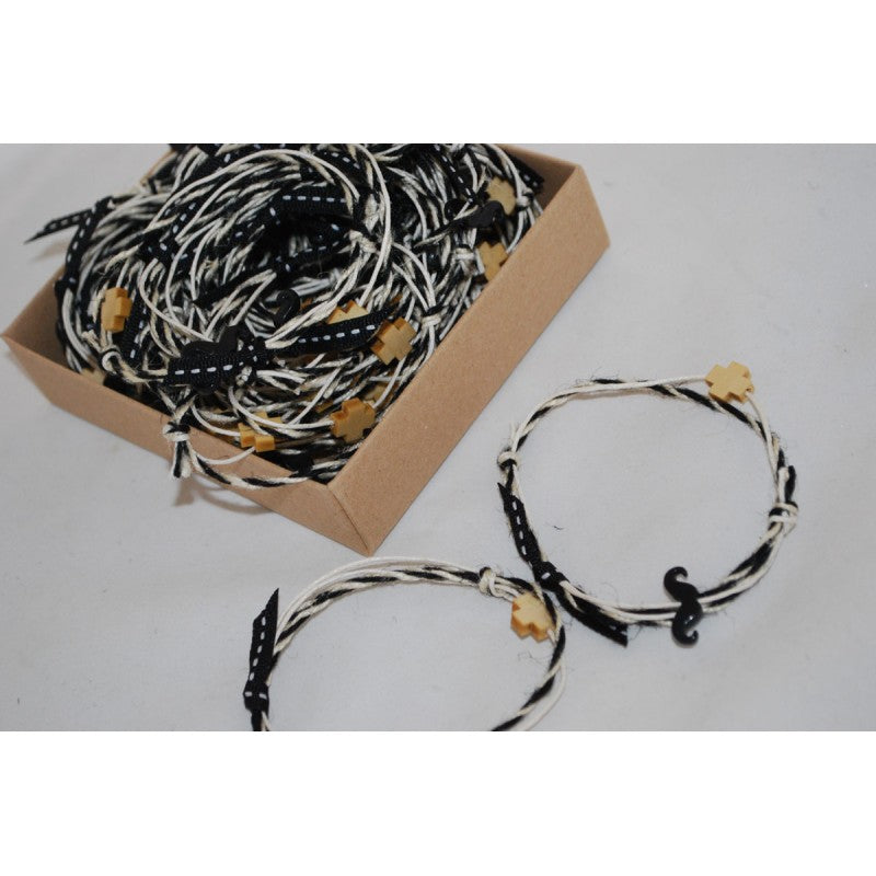 Μαρτυρικό βραχιόλι με μουστάκι σε μαύρο με ξύλινο σταυρό με μαύρες και μπεζ αποχρώσεις.