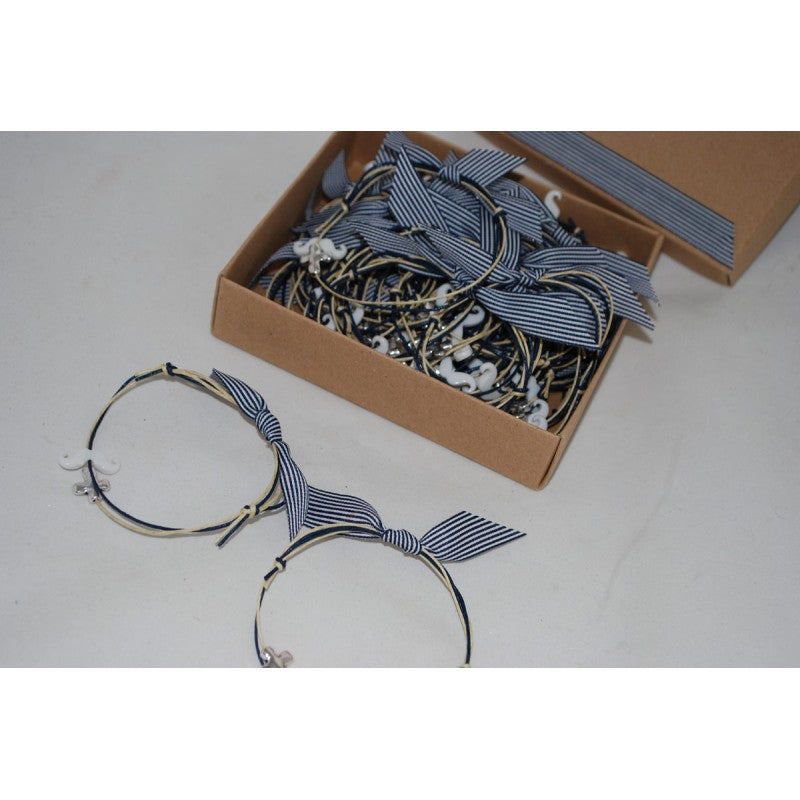 Μαρτυρικό βραχιόλι με μουστάκι σε λευκό με μεταλλικό σταυρό και μπλέ σκούρες αποχρώσεις.