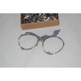 Μαρτυρικό βραχιόλι με μουστάκι σε λευκό με μεταλλικό σταυρό και μπλέ σκούρες αποχρώσεις.